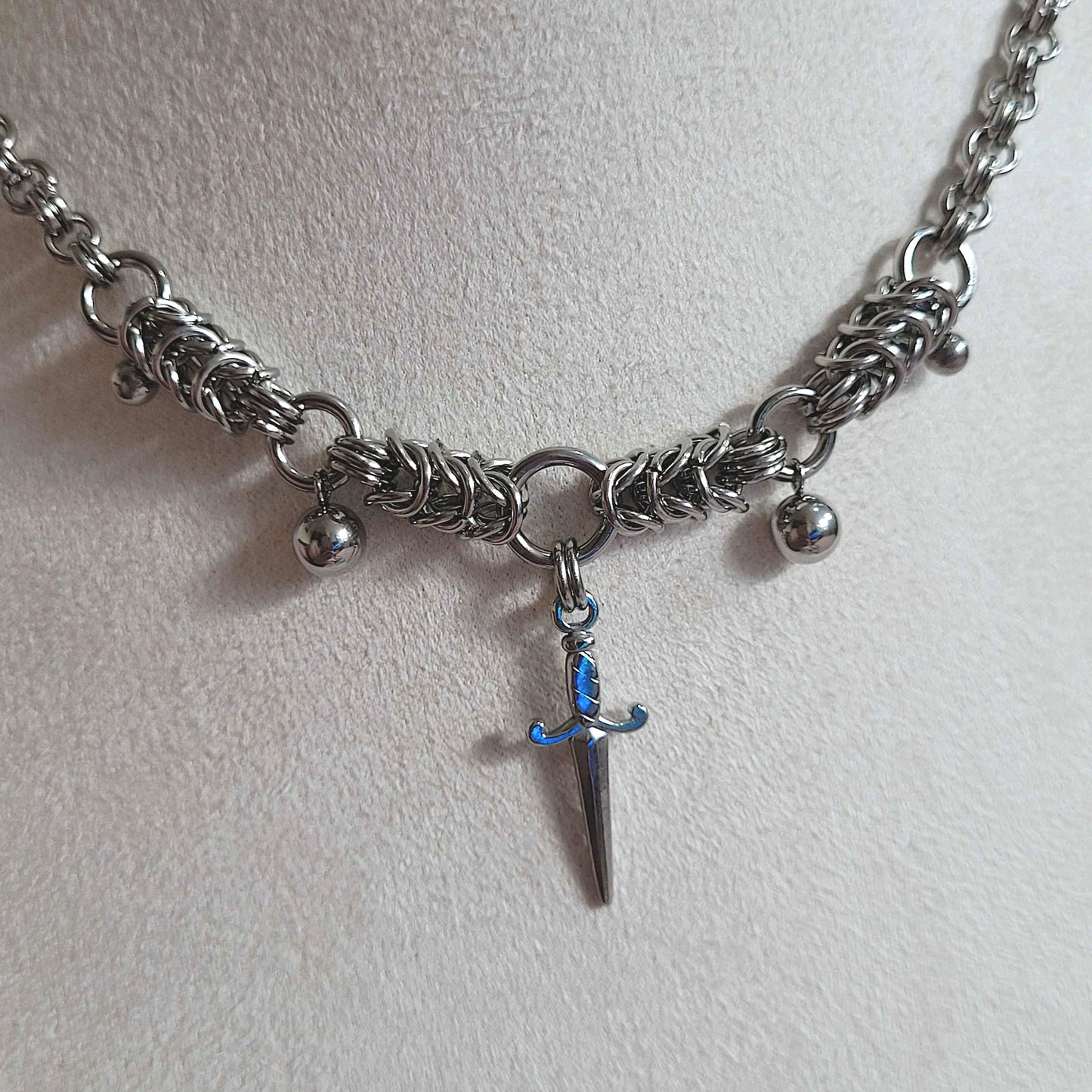 Ball and dagger box chain necklace