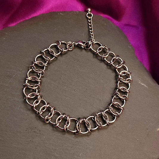Interlocking rings bracelet