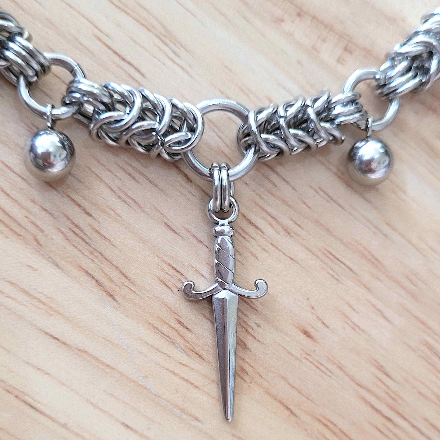 Ball and dagger box chain necklace