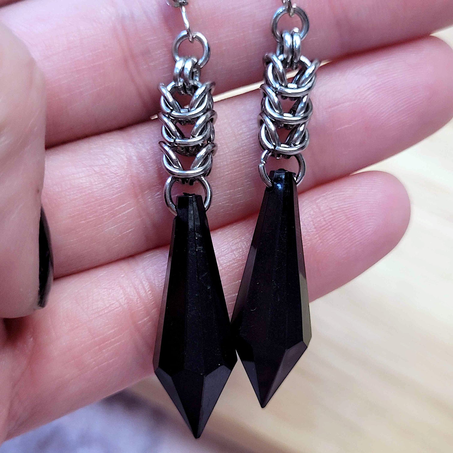 Box chain and black gem drop earrings