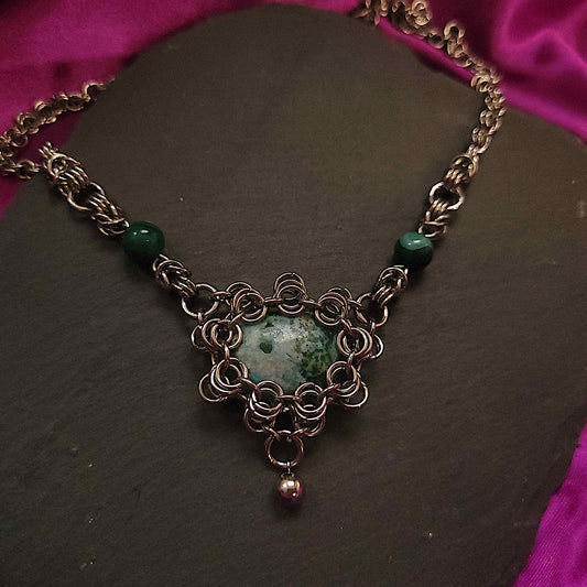 Wrapped green cabochon necklace