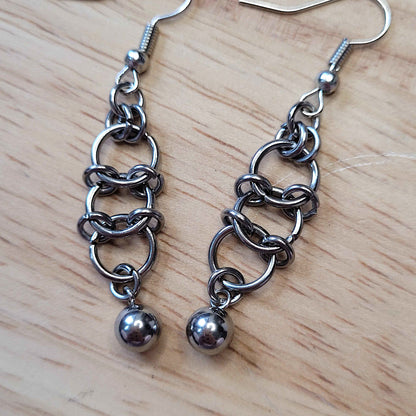 Interlocking rings earrings