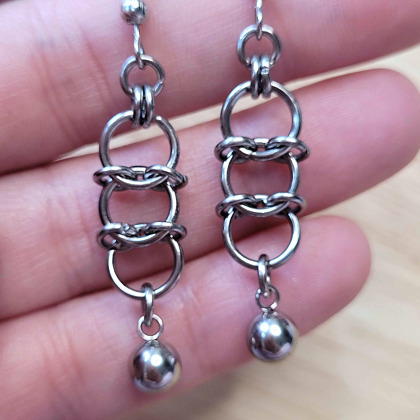 Interlocking rings earrings