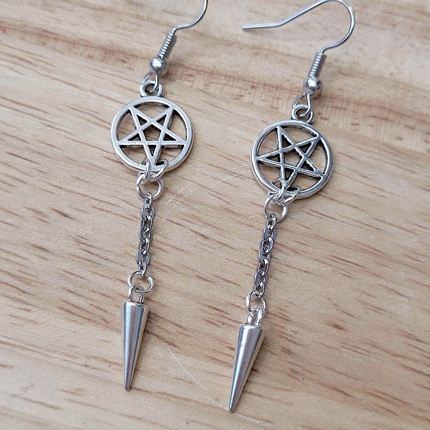 Gothic pentagram chain and spike earrings